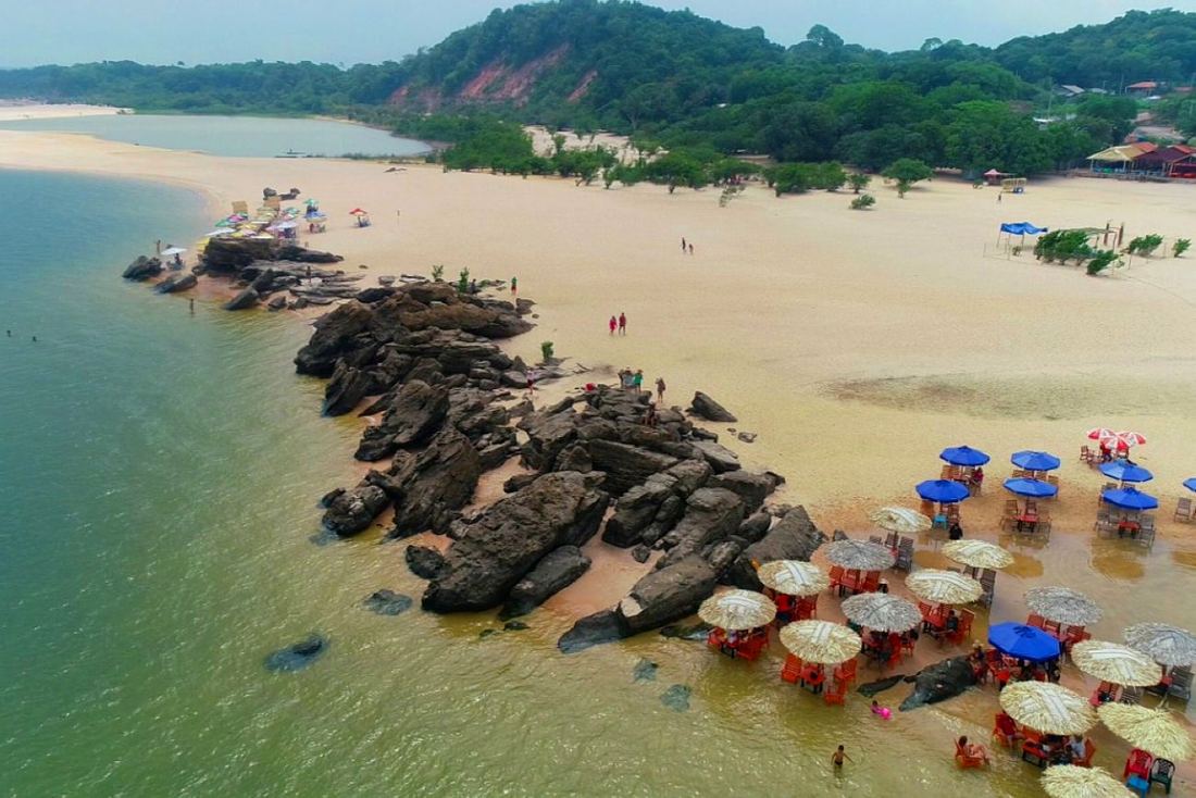 Vista aérea das praias de Alter do Chão